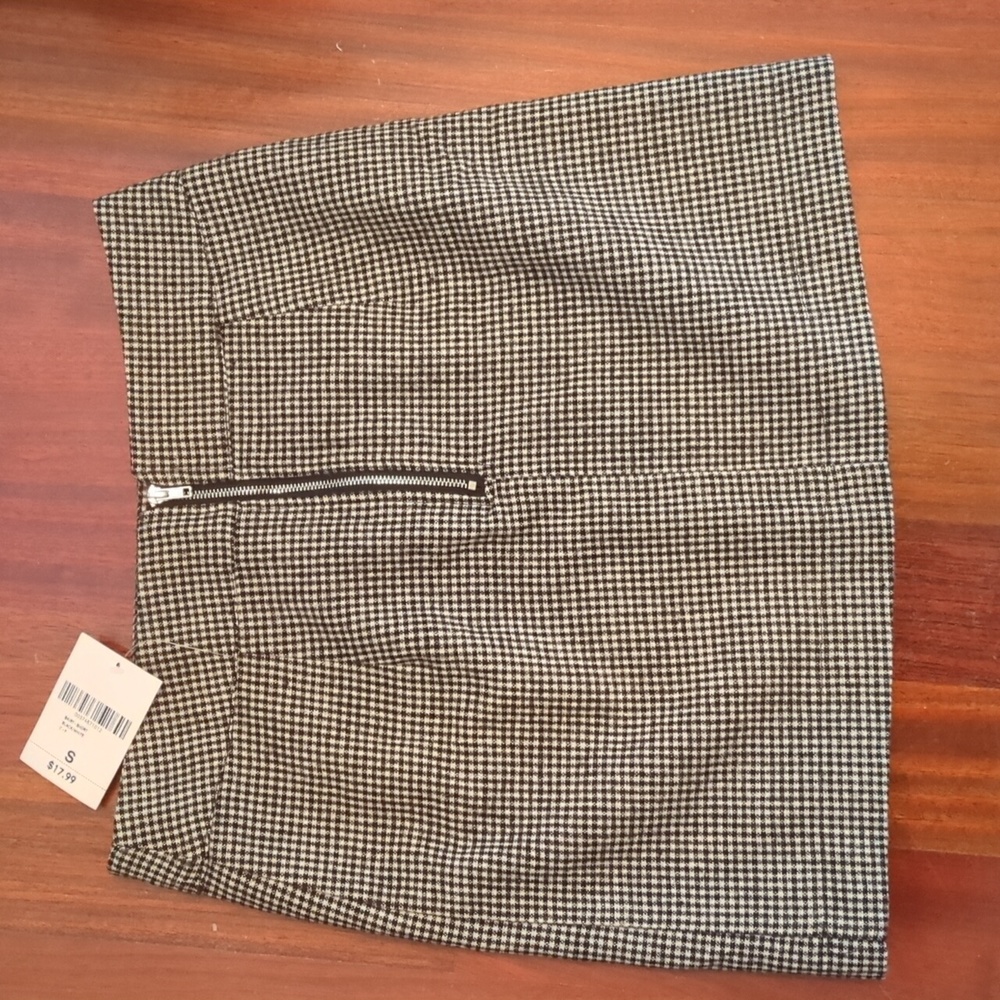 NWT Skirt - Picture 3 of 3